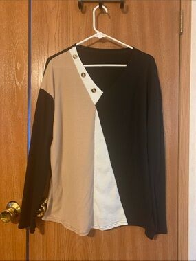SHEIN Black, Beige & White Colorblock Button-Accent Long Sleeve Top